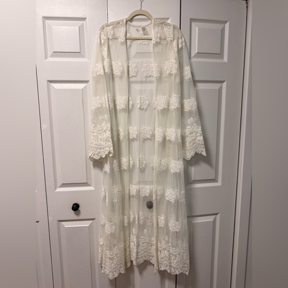 Lulu's Cream Lace Cape sleepwear